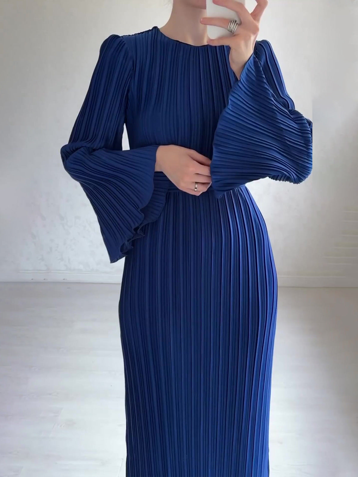 Elegant Pleated Maxi Dress with Flared Sleeves